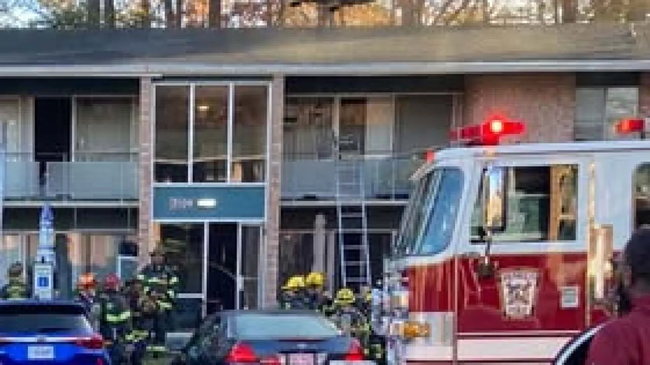 Firefighters rescue 4 people from Henrico apartments after kitchen fire