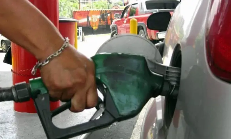 Gas prices continue dropping ahead of Thanksgiving travel season