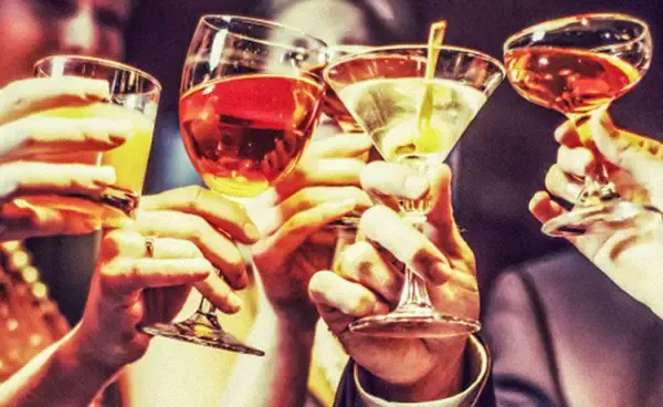 Virginia lawmakers pass bill allowing 'happy hour' ads