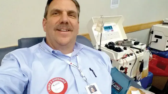 Blood donors honor veterans