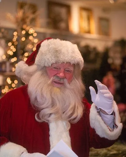 Dan Rowe, known as ‘Legendary Santa,’ dies