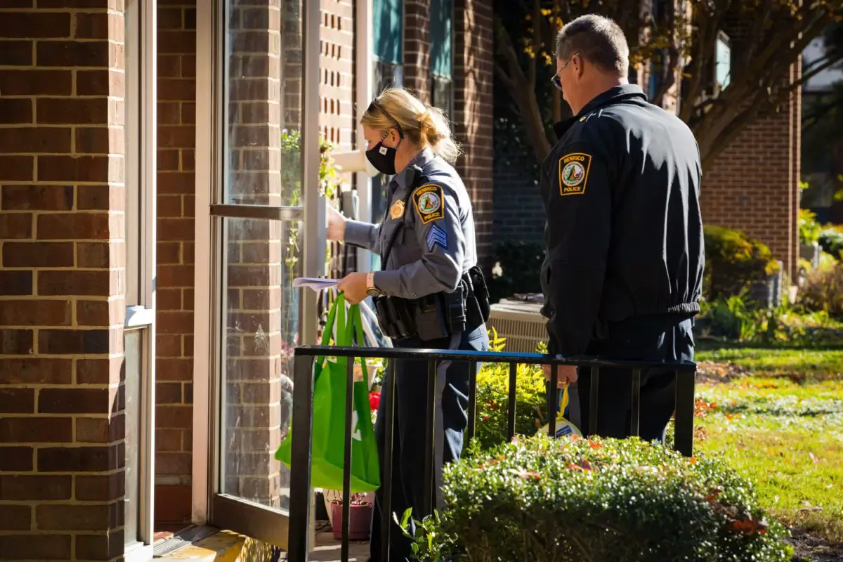 Henrico Police officials deliver donated Thanksgiving meals