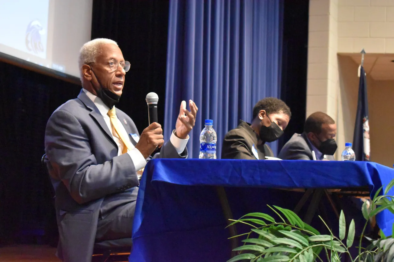 McEachin visits Henrico middle school for student town hall