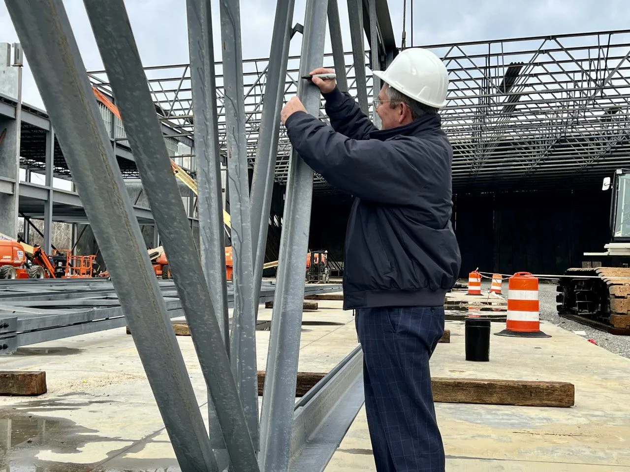 Henrico officials host topping-off ceremony for Sports and Events Center