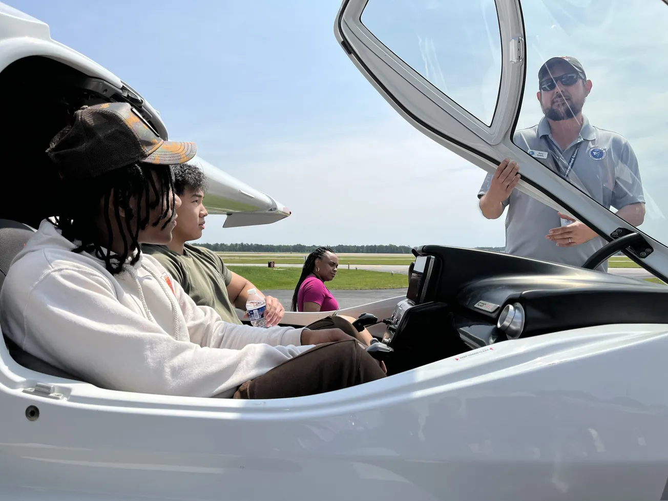 Henrico students tour Richmond International Airport