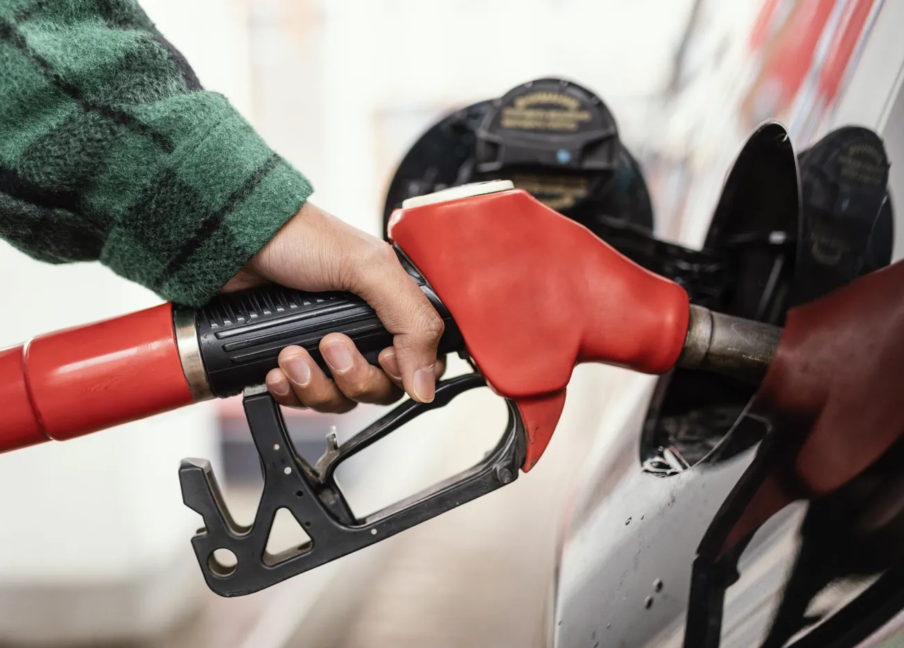 Virginia's average gas price down 15 cents in a month