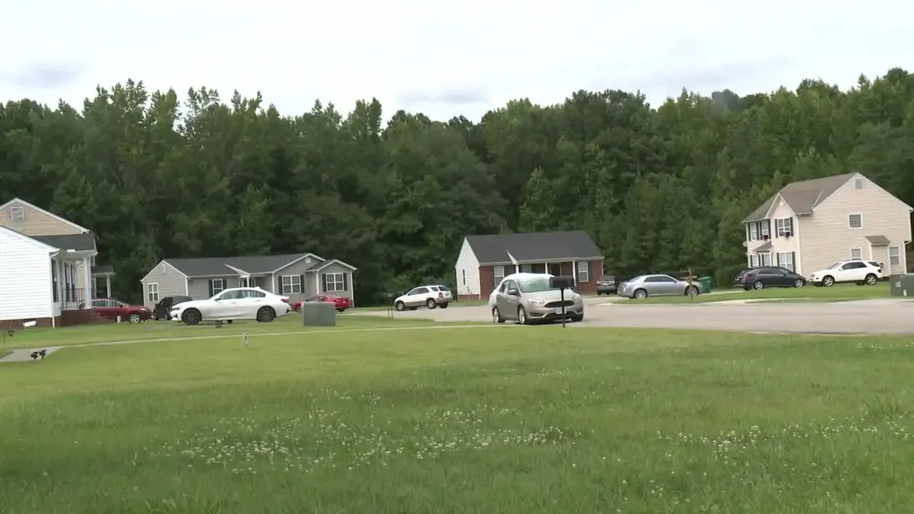 Driver shoots at car, hits at least 2 homes in Henrico neighborhood