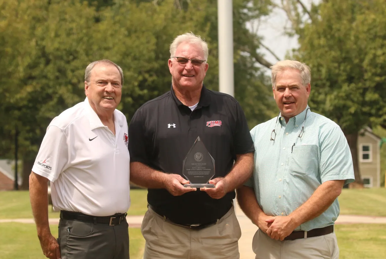 Touchdown Club honors longtime FUMA coach