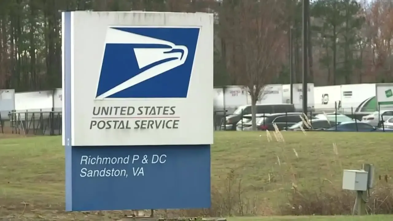 Federal lawmakers tour USPS Sandston facility