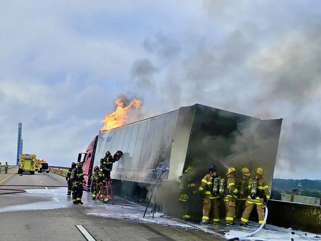 Tractor-trailer crash closes I-295 southbound lanes at Varina-Enon bridge